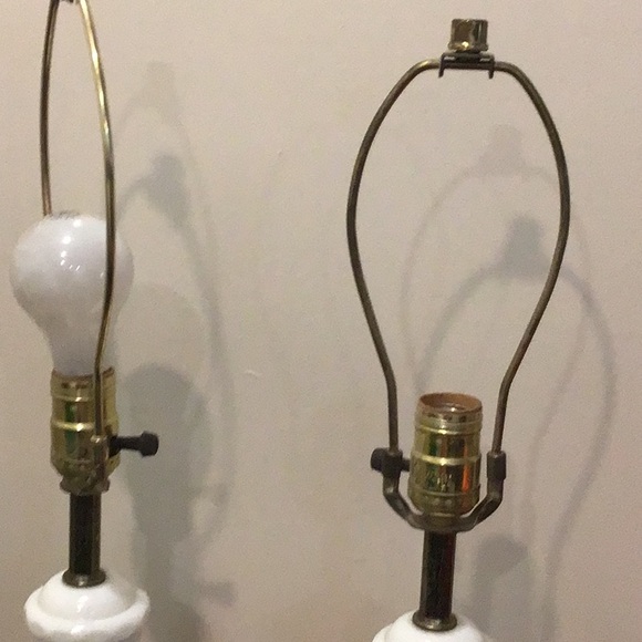 Vintage collector’s milk glass lamp set. - Picture 2 of 2